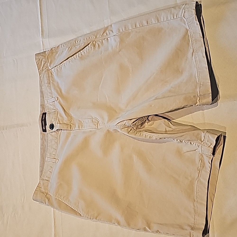Michael Kors  mens shorts cotton and stretch size 34 light beige like new